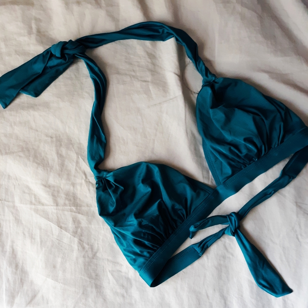 { Bikini top }